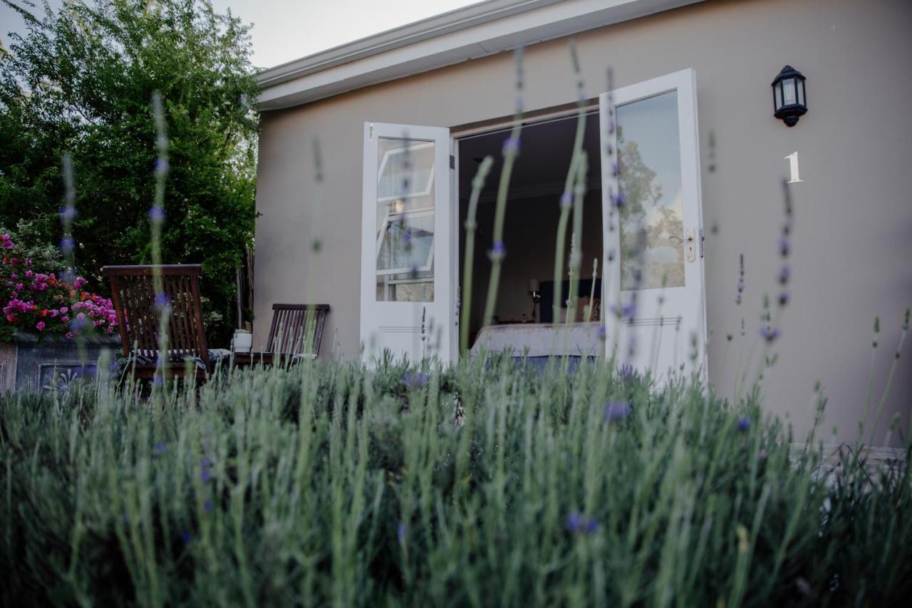 Cornerstone Manor Bed & Breakfast Граъмстаун Екстериор снимка