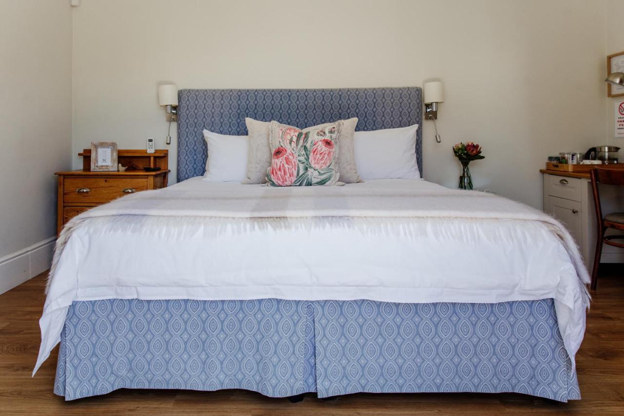 Cornerstone Manor Bed & Breakfast Граъмстаун Екстериор снимка