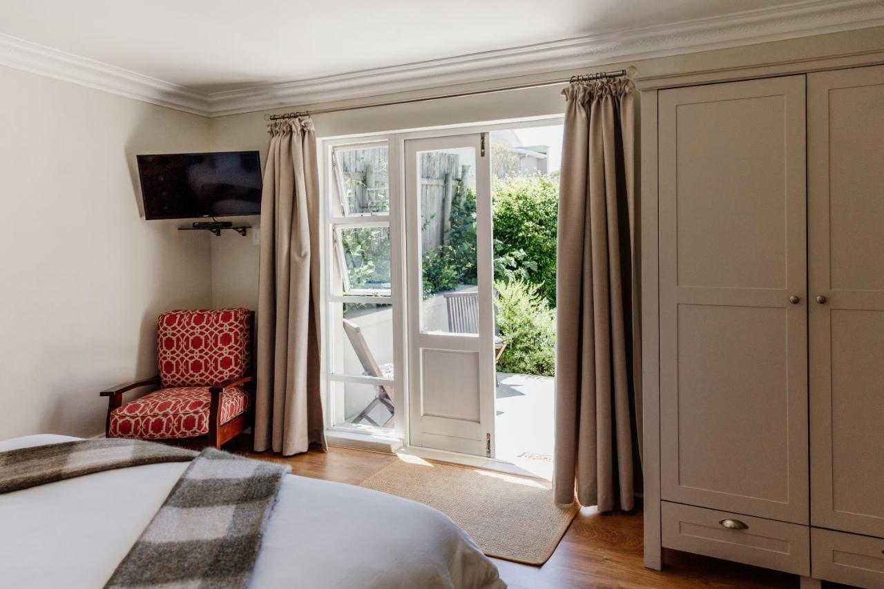 Cornerstone Manor Bed & Breakfast Граъмстаун Екстериор снимка